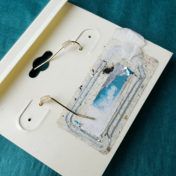 2/10$ NWT Laurent Conrad Gold tone dangling earrings - Picture 5 of 5